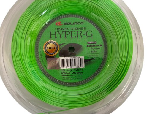 Grüne Tenniseinschnürung HYPER-G auf einer Spule, umgeben von transparentem Kunststoff.